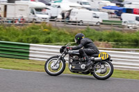 Vintage-motorcycle-club;eventdigitalimages;mallory-park;mallory-park-trackday-photographs;no-limits-trackdays;peter-wileman-photography;trackday-digital-images;trackday-photos;vmcc-festival-1000-bikes-photographs